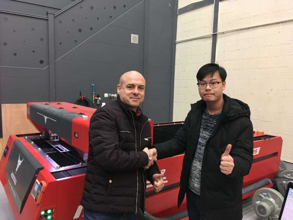 Hanniu technicians went to Belgium to install mixed-cut laser cutting machine HQ-1325